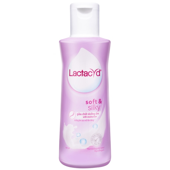 Dung dịch vệ sinh phụ nữ hằng ngày dưỡng ẩm Lactacyd Soft and Silky 150ml