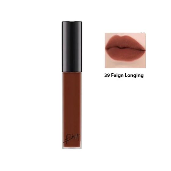 Son Kem BBIA Velvet Lip Tint - 39 Feign Longing: Màu son thời thượng với hòa trộn độc đáo giữa 3 sắc đỏ, cam, nâu, tạo thành màu đỏ gạch thời thượng, phù hợp với mọi loại da.