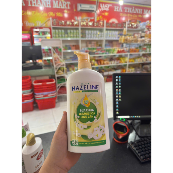 Sữa Tắm Hazeline Nâng Tông Da Sữa Chua Hương Linh Lan 670g