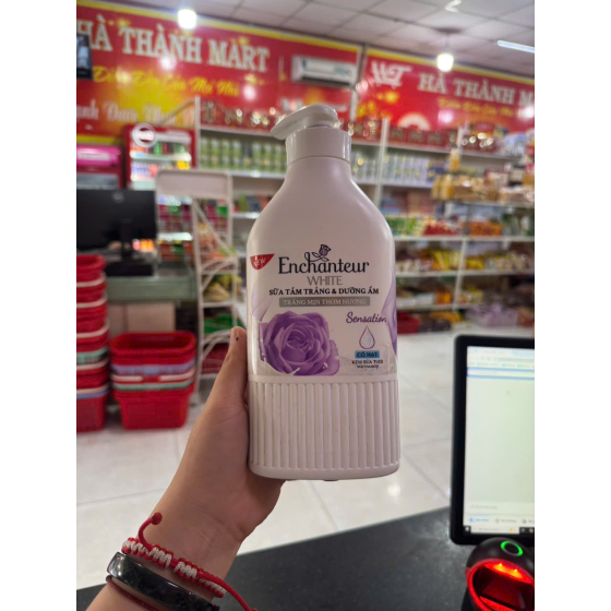 Enchanteur Sensation- Sữa tắm trắng và dưỡng ẩm có hạt 650g