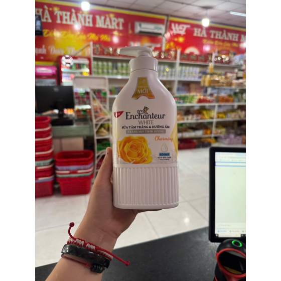 Enchanteur Charming- Sữa tắm trắng và dưỡng ẩm có hạt 650g