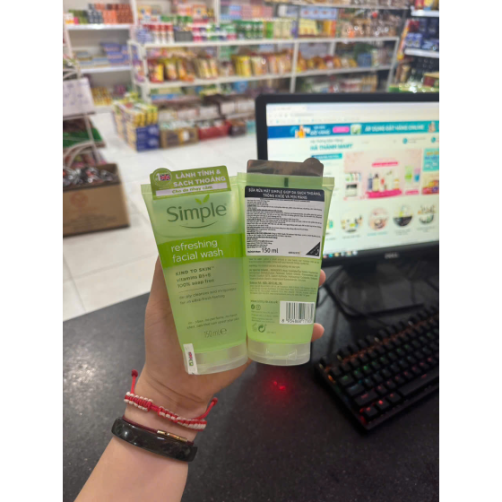 Simple Kind To Skin Refreshing Facial Wash - Sữa Rửa Mặt Dịu Nhẹ Cho Da Nhạy Cảm