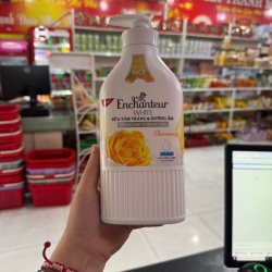 Enchanteur Charming- Sữa tắm trắng và dưỡng ẩm có hạt 650g